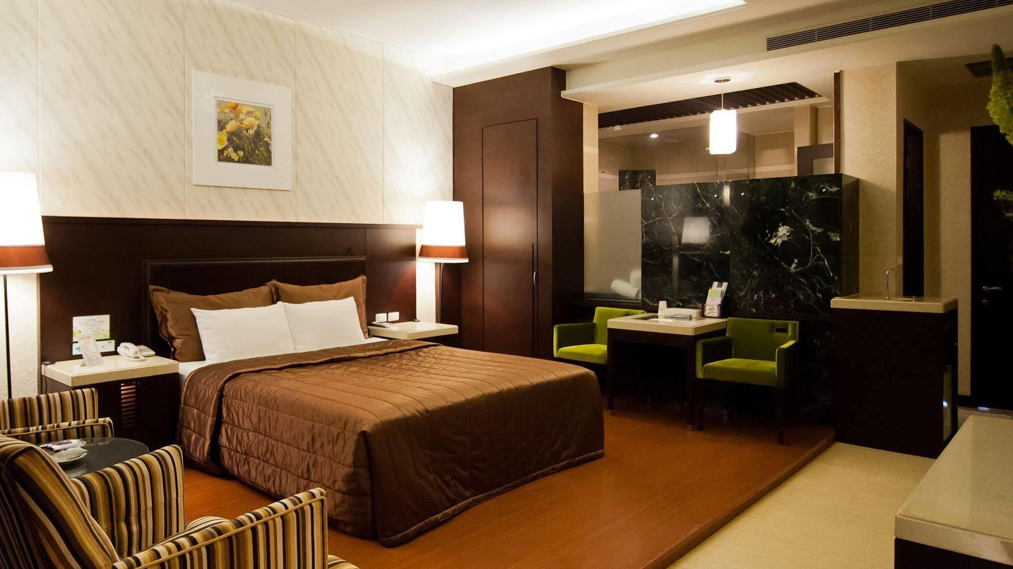 麗馨汽車旅館 Leesing Motel Kaohsiung Exterior photo